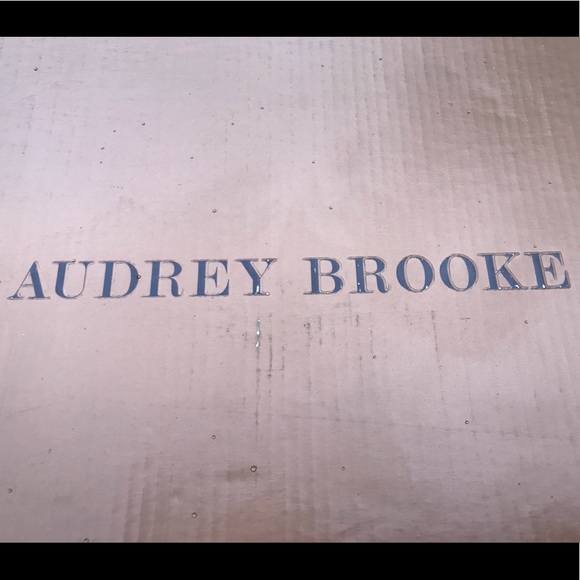 Audrey Brooke Leather Boots - Picture 6 of 8